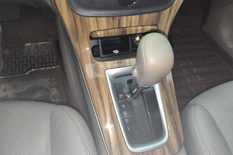 Used Nissan Sylphy 2014 1.6XV CVT Deluxe Edition Gear Lever