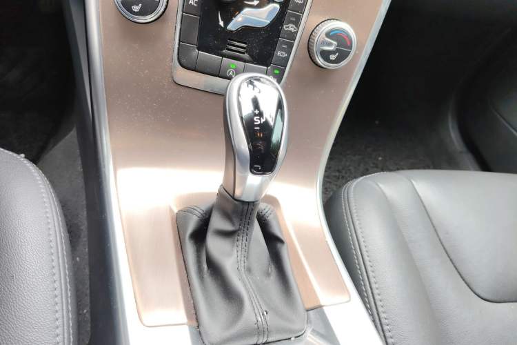 Used Volvo XC60 2017 T5 Smart Upgrade Edition Gear Lever
