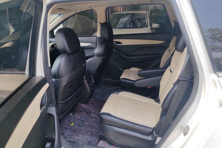 Used Baojun 360 2018 1.5L Automatic Luxury Version China V Interior 4