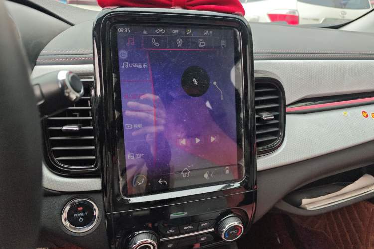 Used Chery QQ Little Ant 2022 Sweet Pink Edition Half-Sugar Version 3-Cell Lithium 30kW 301km Audio And AC Panel