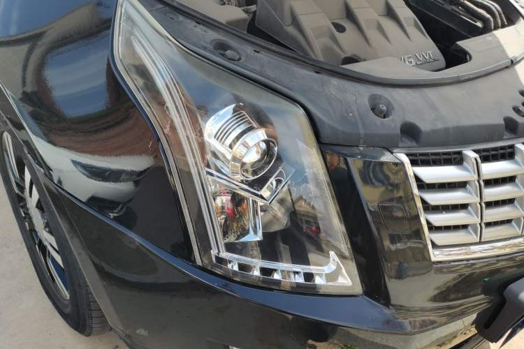 Used Cadillac SRX 2012 3.0L Elite Edition Right Front Headlight