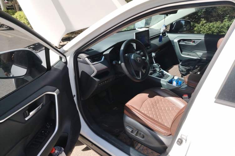 Used Toyota RAV4 Rongfang Plug-in Hybrid 2021 2.5L Two-Wheel Drive Elite Pro
