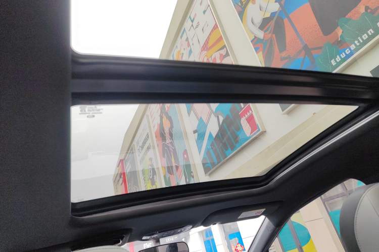 Used Hycan Z03 2022 510 km Range Trendy Cool Version 135 kW 63.98 kWh Headliner