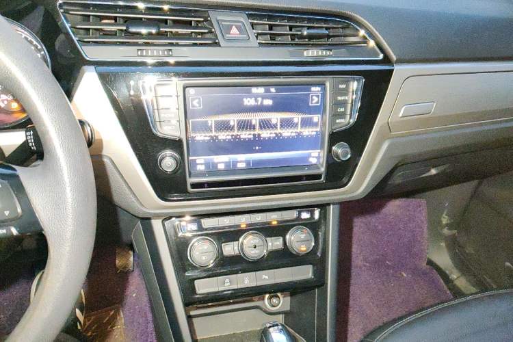 Used Volkswagen Touran 2018 Volkswagen Touran L 280TSI DSG Comfort Edition 7 Seats China V Emission Standard Audio And AC Panel