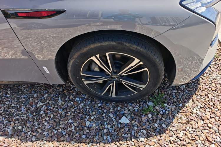 Used Hongqi EH7 2024 690 Pro Right Front Wheel Hub