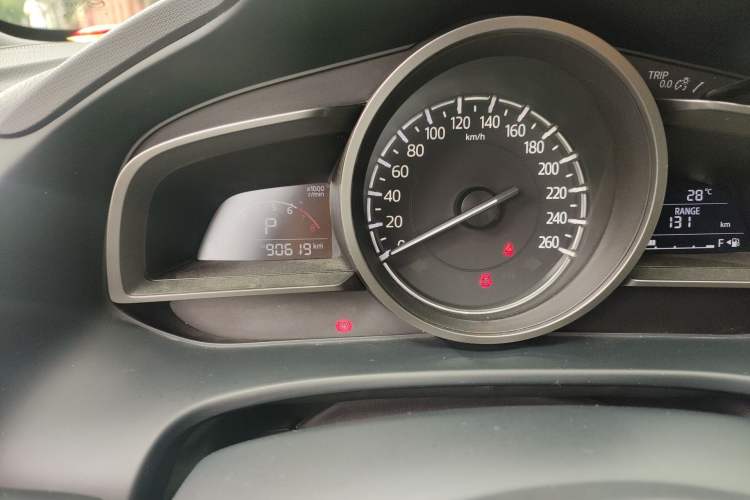 Used Mazda CX-4 2018 2.0L Automatic Two-Wheel Drive Blue Sky Premium Upgrade Version China VI Standard Odometer Close Up