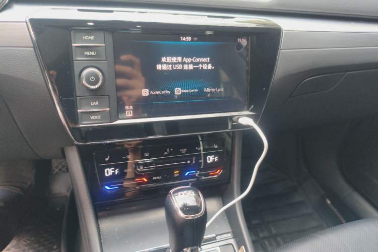 Used Skoda Superb 2019 TSI330 DSG Comfort Edition Audio And AC Panel