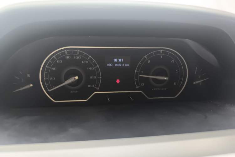 Used SAIC MAXUS Xintu V80 2021 2.0T Manual Classic Aoyuntong Short Wheelbase Mid-Roof 5/6-Seater