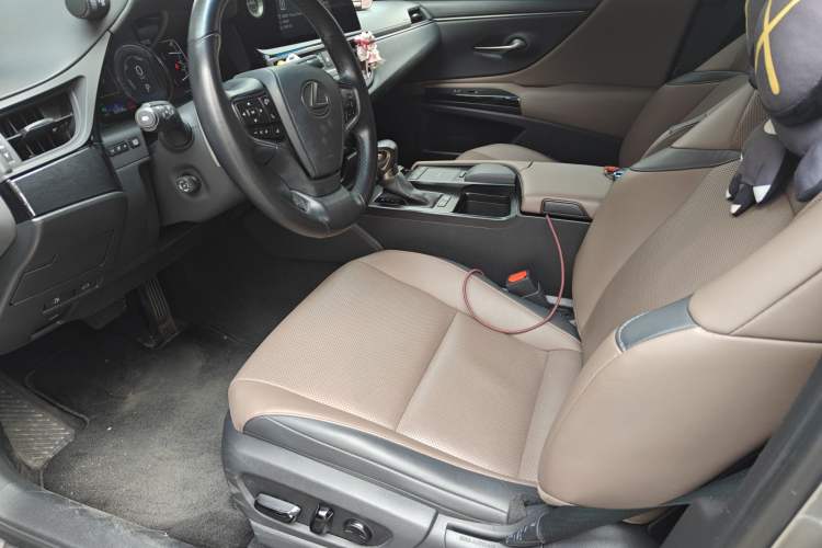 Used Lexus ES 2021 300h Deluxe Edition