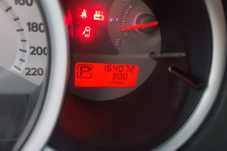 Used Nissan Tiida Sedan 2008 1.6L Automatic Smart Version Odometer Close Up