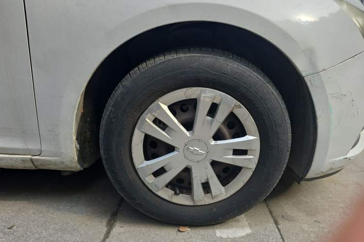 Used Chevrolet Cruze 2013 1.6L SL MT Right Front Wheel Hub