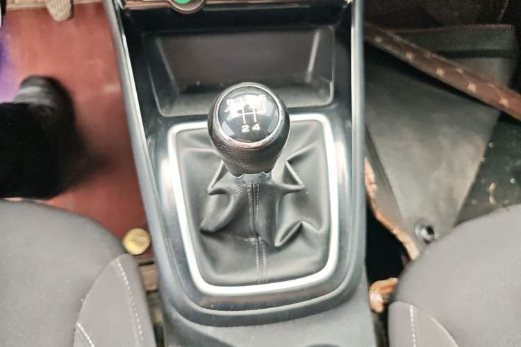 Used Roewe i5 2020 1.5L Manual 4G Connect Luxury Edition
