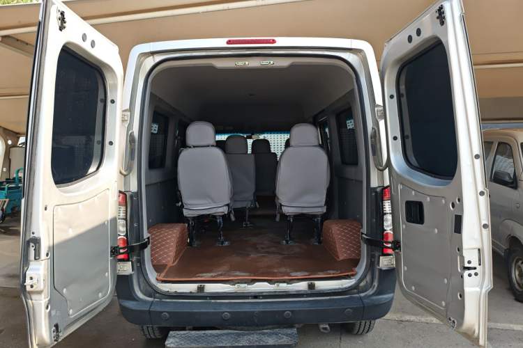 Used JAC Group Sunray 2022 2.0T Fuel-Efficient King PLUS Express Version Middle-Axis 7-Seater HFC4DB3-2E4
