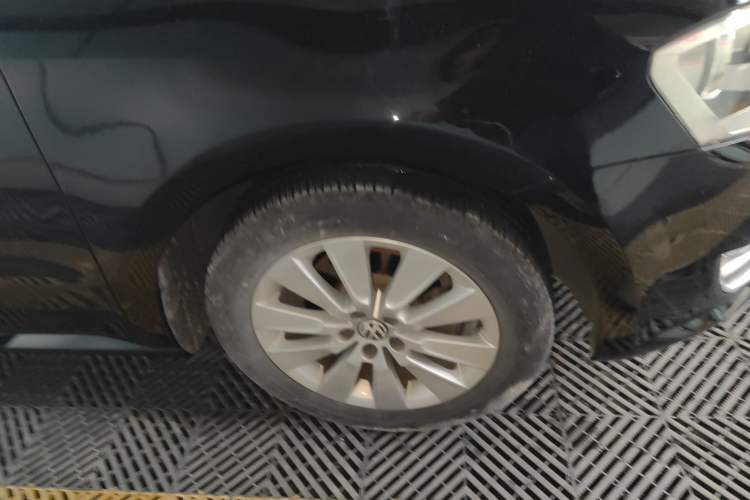 Used Volkswagen Lavida 2013 Restyled Classic 1.6L Automatic Comfort Edition Right Front Wheel Hub