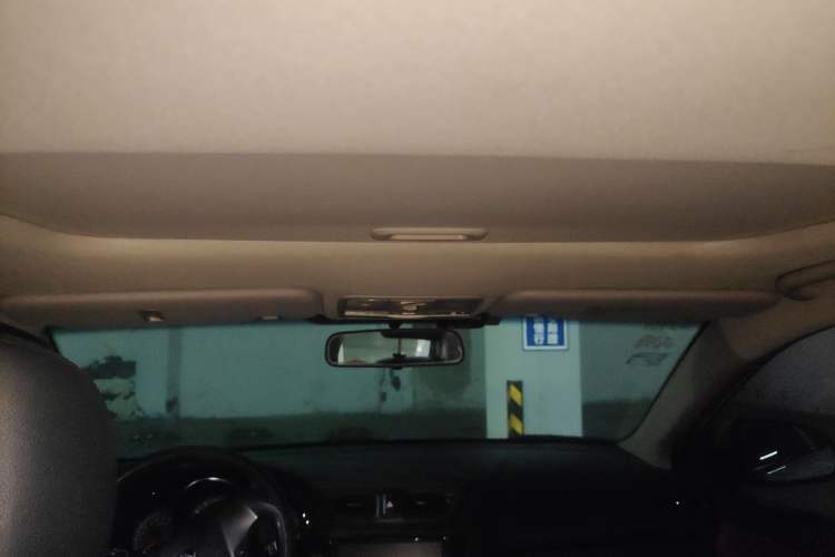 Used Kia K2 2015 Hatchback 1.4L AT GLS Cool Edition Headliner