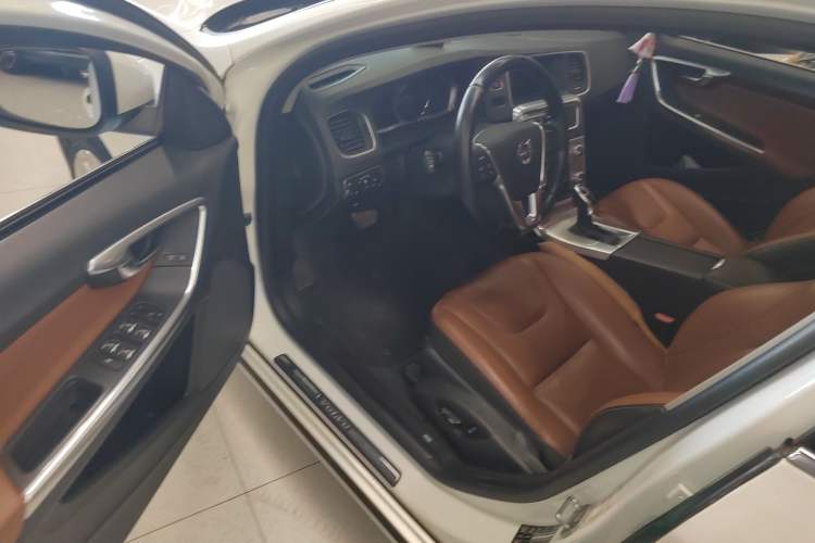 Used Volvo S60 2017 S60L T4 Smart Range Edition
