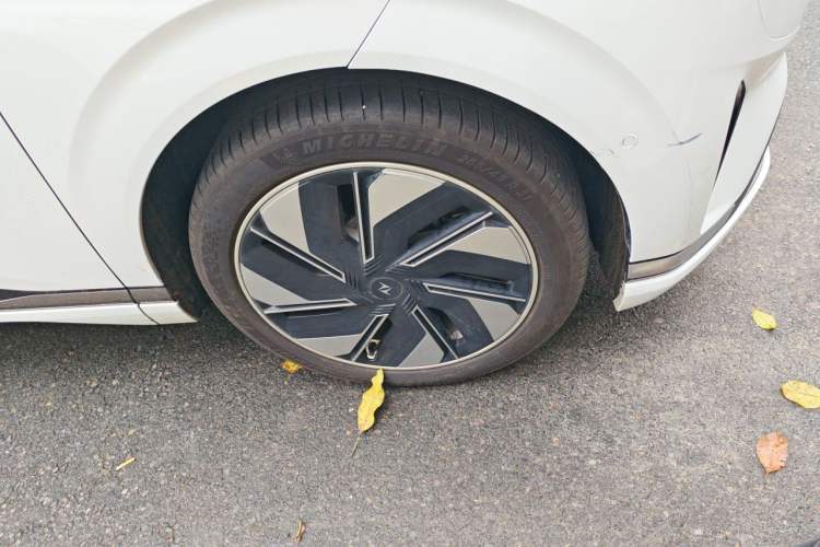 Used Dongfeng eπ eπ008 2025 636Max All-Electric 5-Seater Right Front Wheel Hub