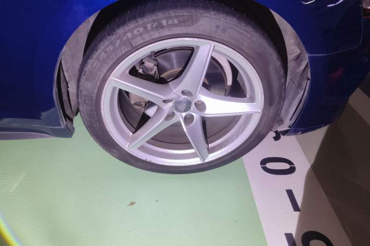 Used Audi A5 2017 Coupe 40 TFSI Fashion Model Right Front Wheel Hub