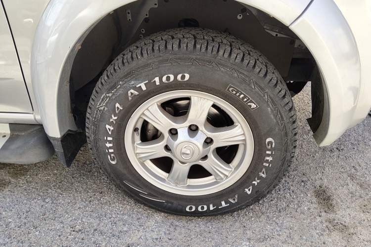 Used Great Wall Wingle 5 2017 2.0T European-spec Diesel Two-Wheel-Drive Entry-Level Big Double-Cab GW4D20D Right Front Wheel Hub