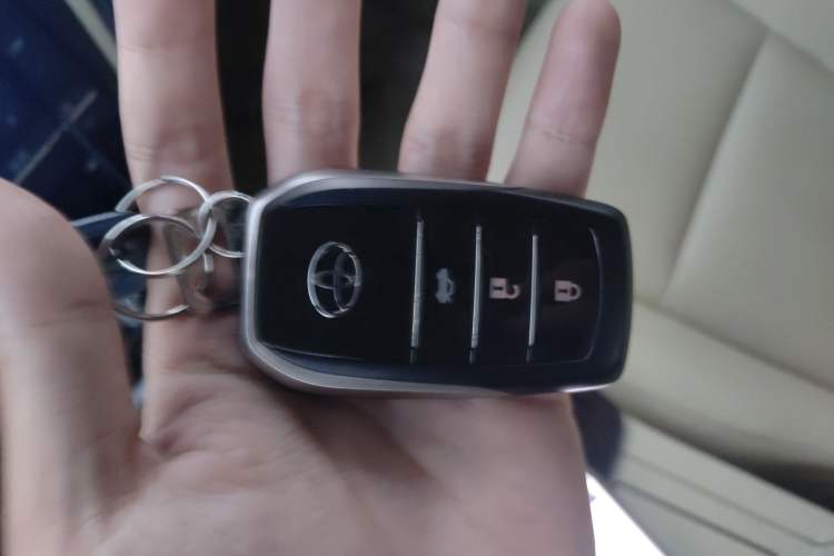 Used Toyota Camry 2015 Dual-Engine 2.5 HG Luxury Navigation Edition
