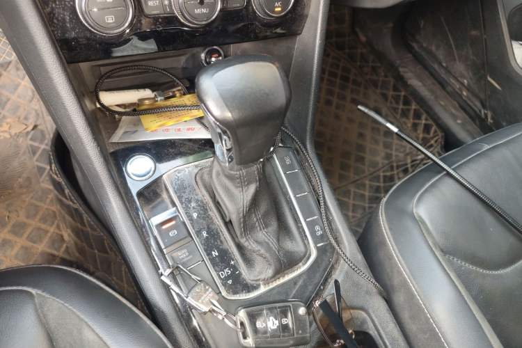 Used Volkswagen Tiguan L 2019 Revised Version 280TSI Automatic Two-Wheel Drive Panoramic Comfort Edition China VI Standard Gear Lever