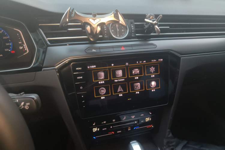 Used Volkswagen Magotan 2021 330TSI DSG 30th Anniversary Edition Audio And AC Panel