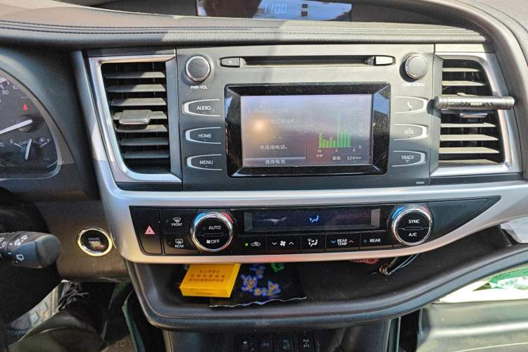 Used Toyota Highlander 2018 2.0T Four-Wheel Drive Luxury Version 7 Seats China VI Standard Audio And AC Panel