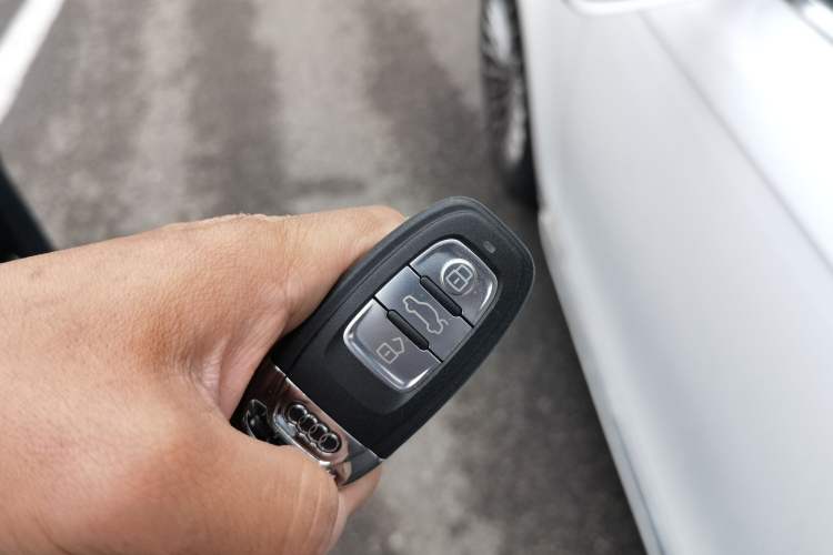 Used Audi A4L 2016 35 TFSI Collector's Edition Automatic Standard Model Vehicle Key