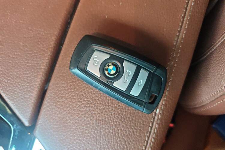 Used BMW 5 Series 2014 520Li Elegant Model

