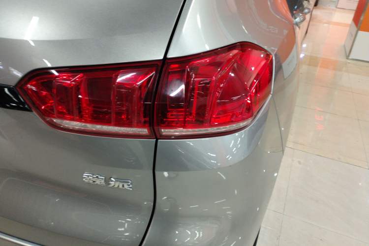 Used Wey VV5 2019 Upgraded Model 2.0T Two-Wheel Drive Flagship Version China V Standard