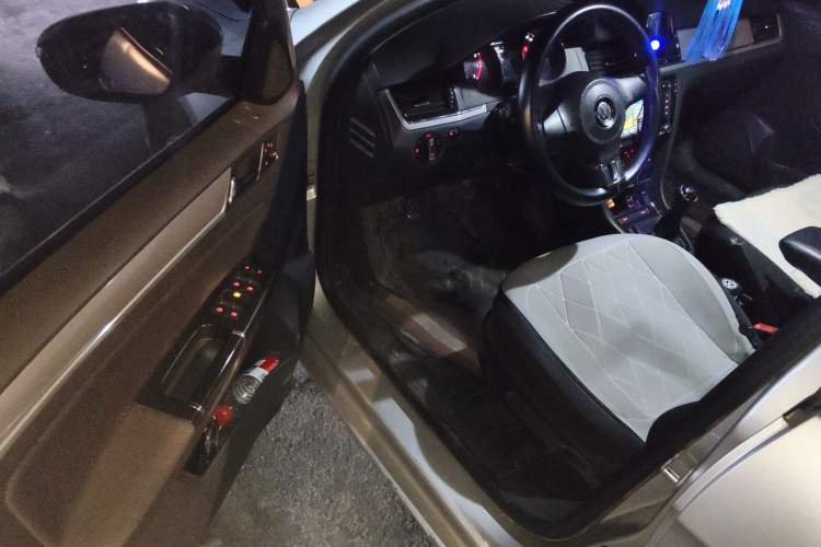 Used Volkswagen Bora 2015 Value Edition 1.6L Manual Fashionable Style
