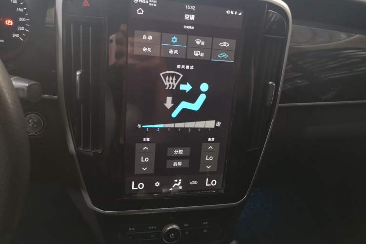 Used BYD Song MAX 2017 1.5T Automatic Smart Connect Elite 7-Seater Audio And AC Panel