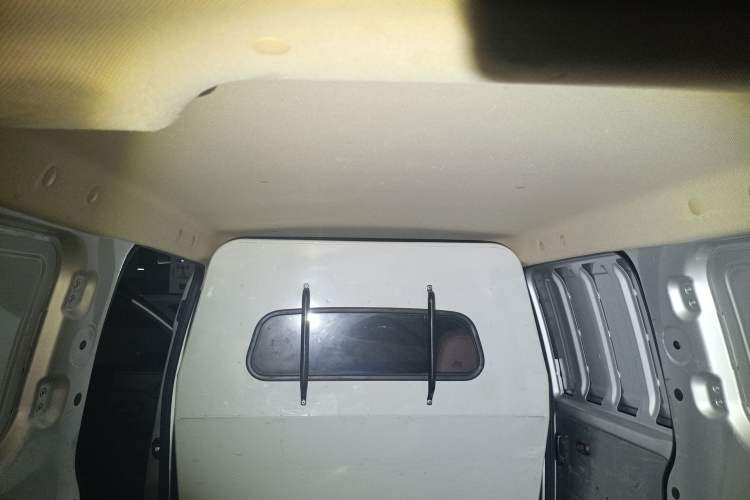 Used Wuling Hongguang V 2022 1.5L Jingqu Edition Enclosed-Window Vehicle with Electric Power Steering LAR