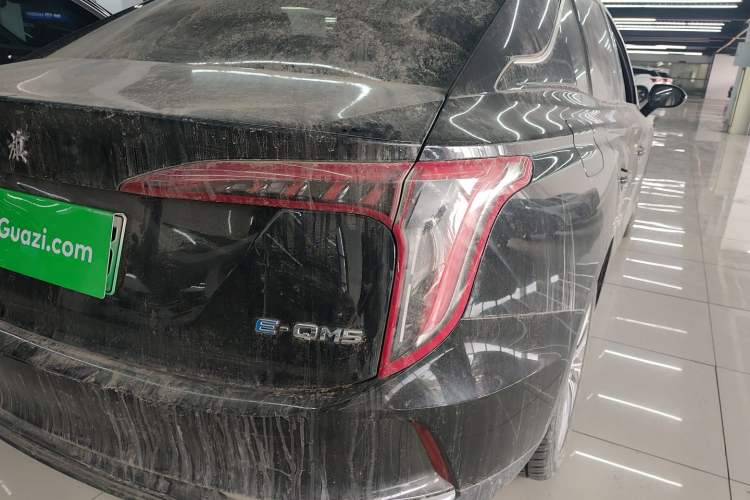 Used Hongqi E-QM5 2022 431 km Charge & Enjoy Edition
