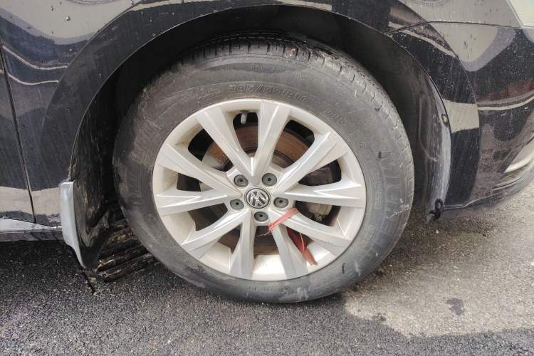 Used Volkswagen Lavida 2015 1.6L Manual Comfort Edition
