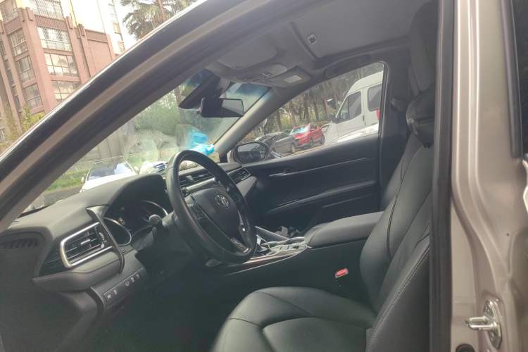 Used Toyota Camry 2019 Revised Version 2.0G Luxury Edition

