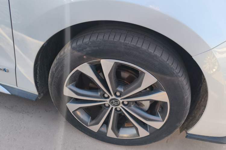 Used Toyota Granvia 2023 2.5L Hybrid Prestige VIP Edition Right Front Wheel Hub