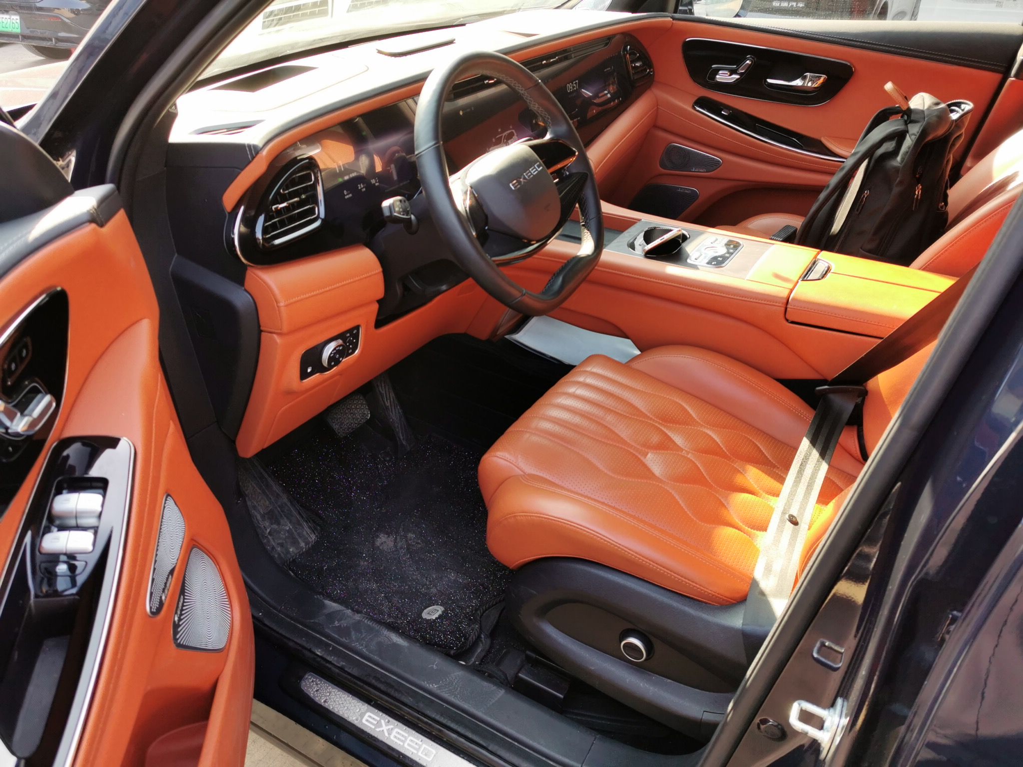 Переднее сиденье в автомобиле