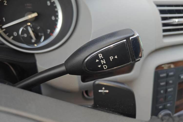 Used Mercedes-Benz R-Class 2010 R 350 L 4MATIC