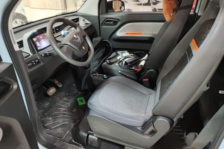 Used Wuling Hongguang MINIEV 2022 Zizai Version Lithium Iron Phosphate Left Front Seat
