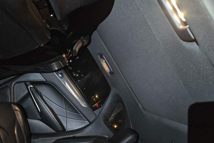 Used Lincoln MKC 2017 2.0T Two-Wheel Drive Deluxe Edition
