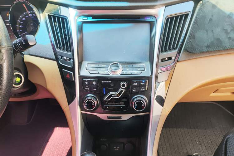 Used Hyundai Sonata 2013 2.0L Automatic Prestige Edition Audio And AC Panel