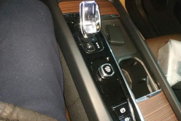 Used Volvo XC60 2025 B5 Four-Wheel Drive Smart & Advanced Luxury Edition
