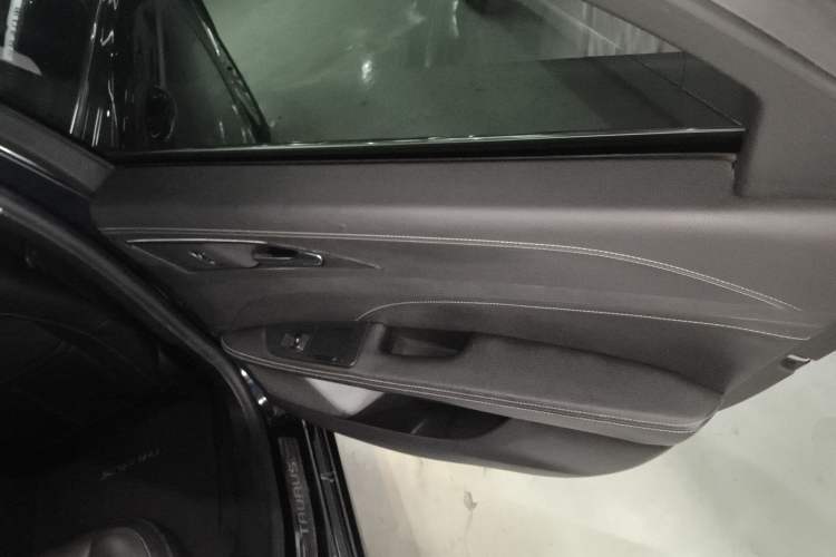 Used Ford Taurus 2017 EcoBoost 245 Luxury Model