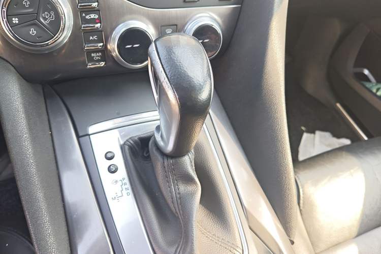 Used DS 5 2014 1.6T Luxury Edition THP160 Gear Lever