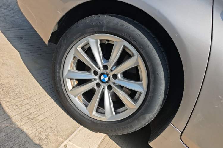 Used BMW 5 Series 2014 520Li Elegant Model Right Rear Wheel Hub