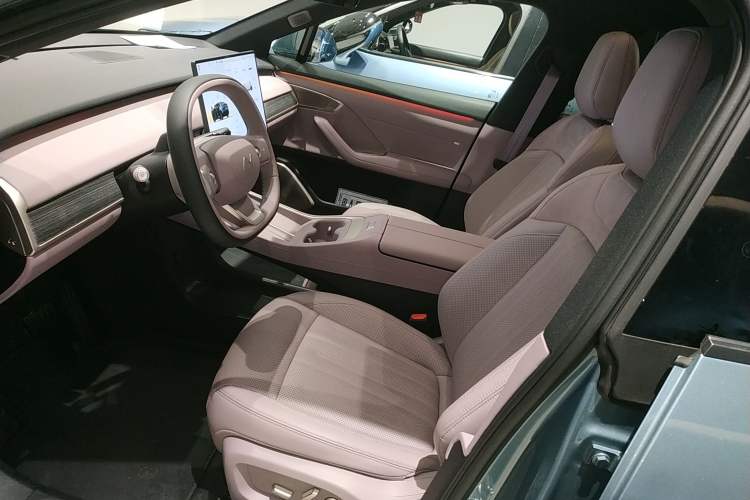 Used ONVO L60 2024 60 kWh Rear-Drive Version