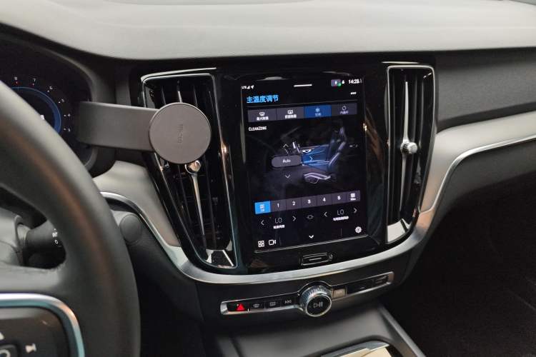 Used Volvo S60 2023 B4 Zhiyi Luxury Edition Audio And AC Panel