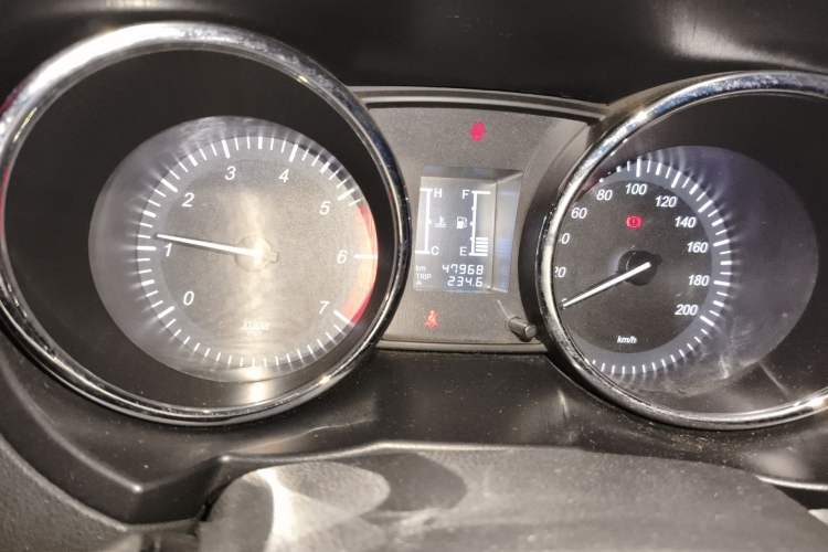 Used HYOSOW S3 2014 1.8L Prestige Version China IV Emission Standard Odometer Close Up