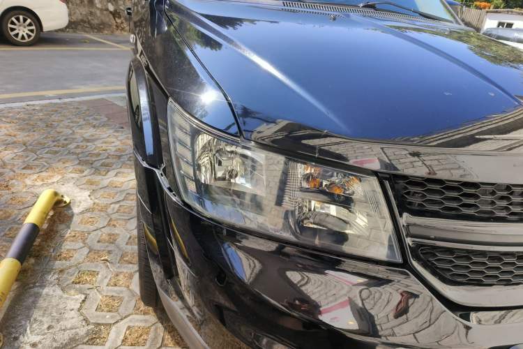 Used Dodge Journey 2016 2.4L Two-Wheel-Drive Touring Edition Right Front Headlight